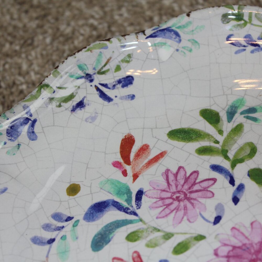 Bungalow No 10 Flower Rustic Dinner Plate Set 4 Scalloped Melamine Blue Red NWT - Picture 4 of 7